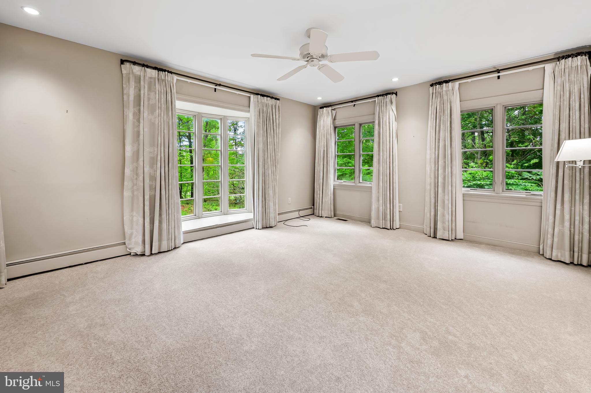 7 Caveswood Ln