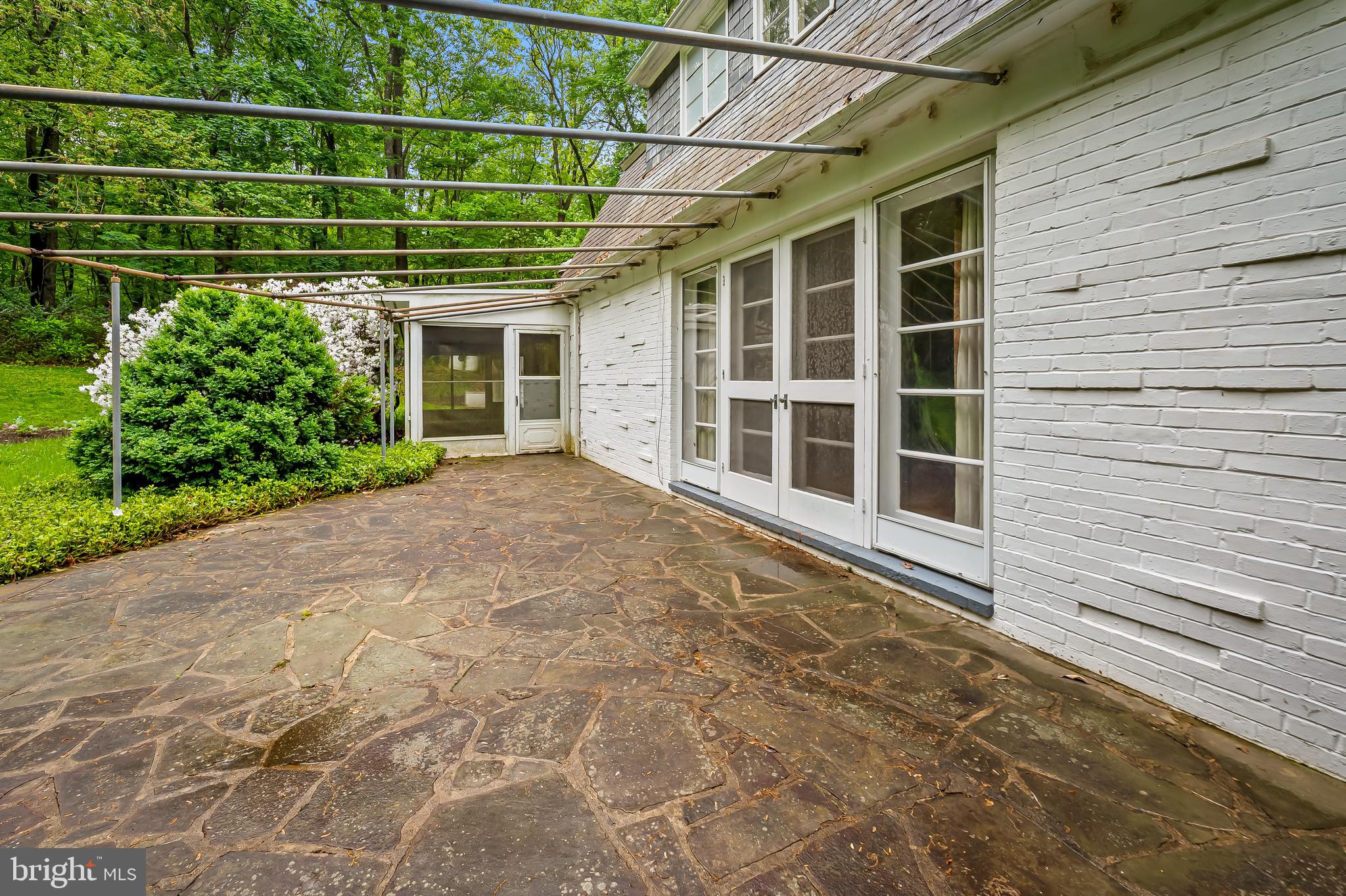 7 Caveswood Ln
