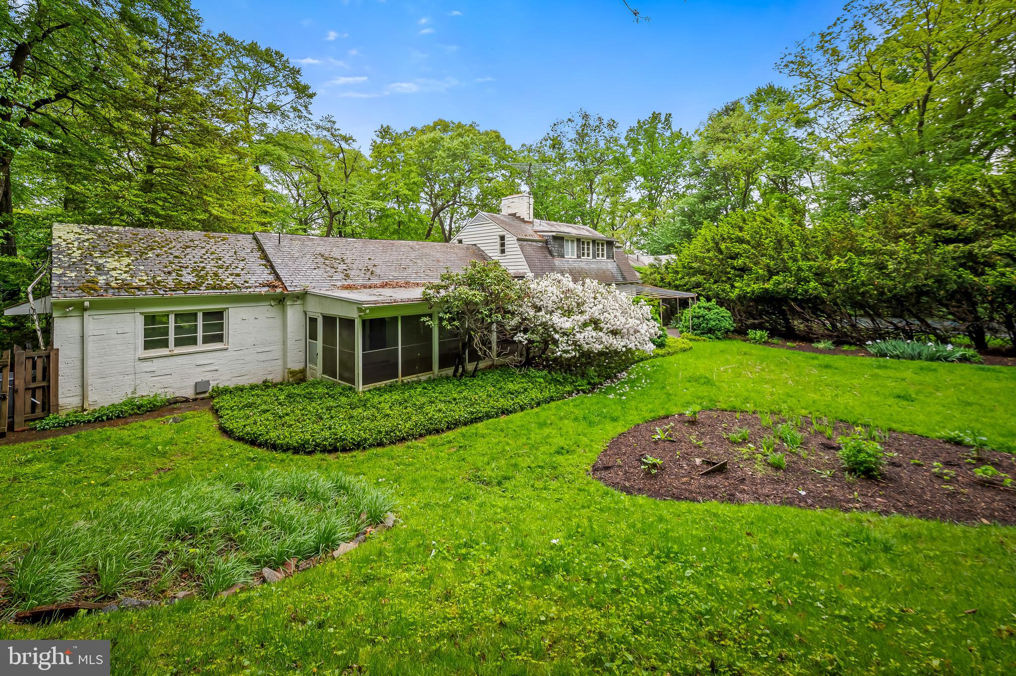 7 Caveswood Ln