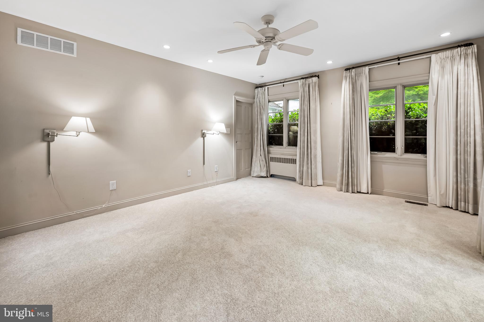 7 Caveswood Ln