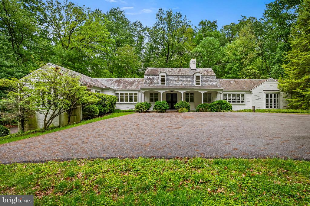 7 Caveswood Ln