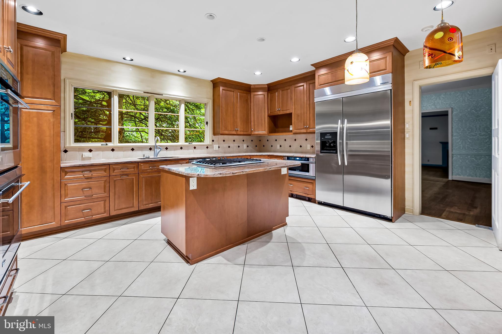 7 Caveswood Ln