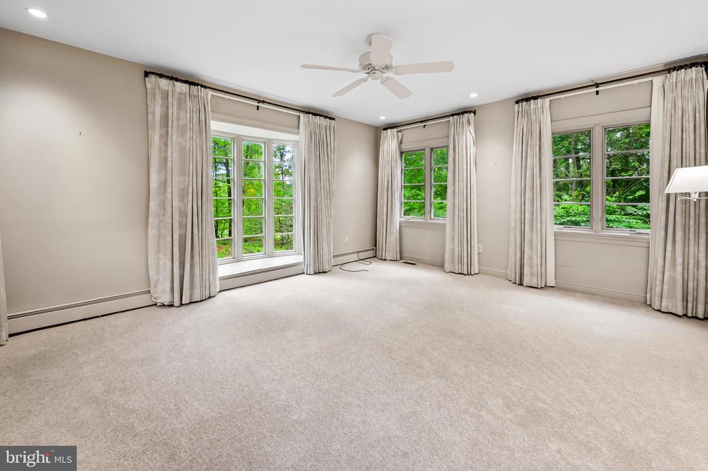 7 Caveswood Ln