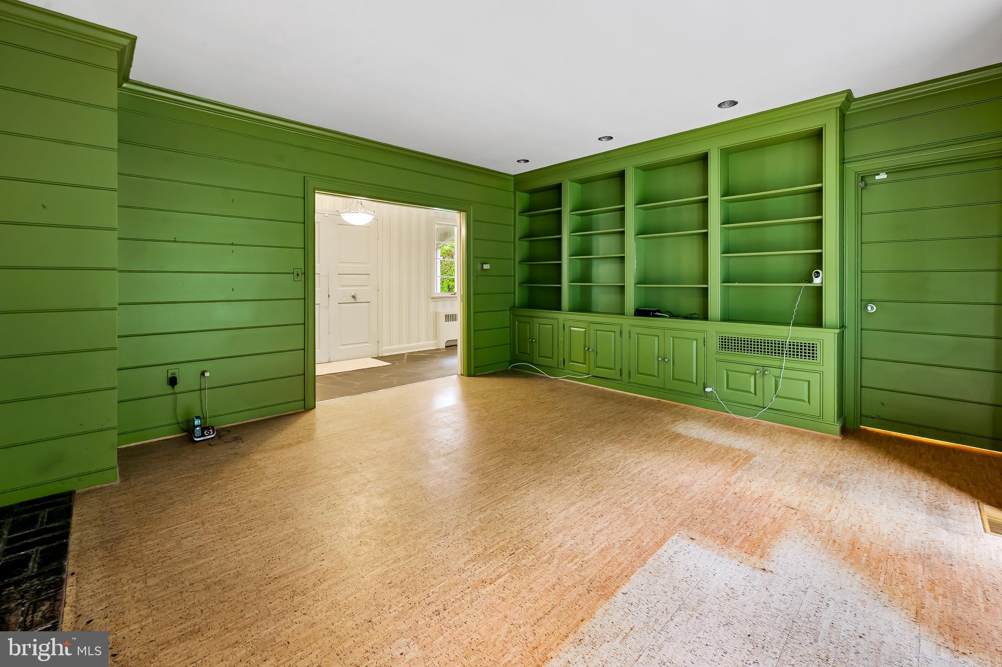 7 Caveswood Ln