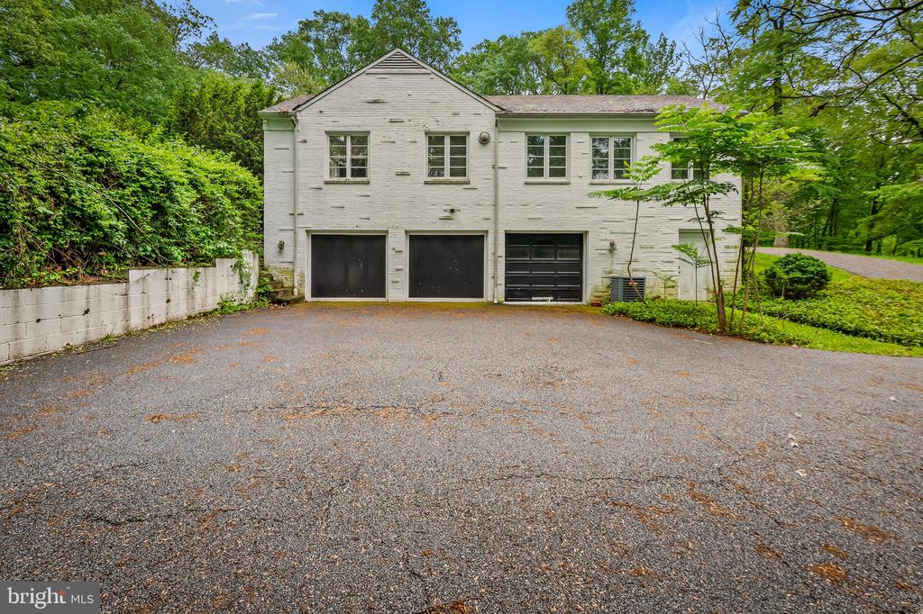 7 Caveswood Ln