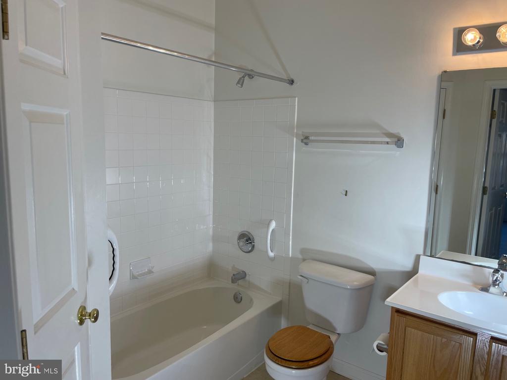 5-D Brook Farm Ct #5d