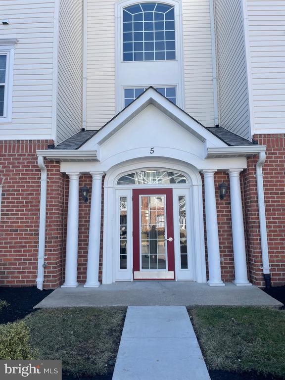 5-D Brook Farm Ct #5d