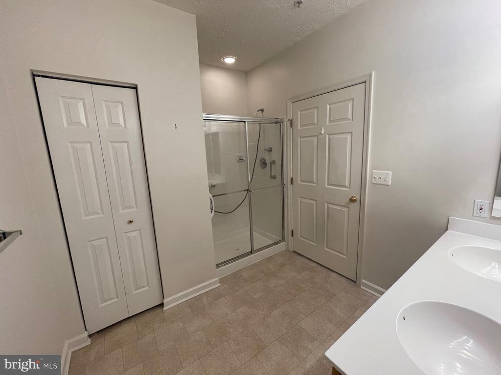 5-D Brook Farm Ct #5d