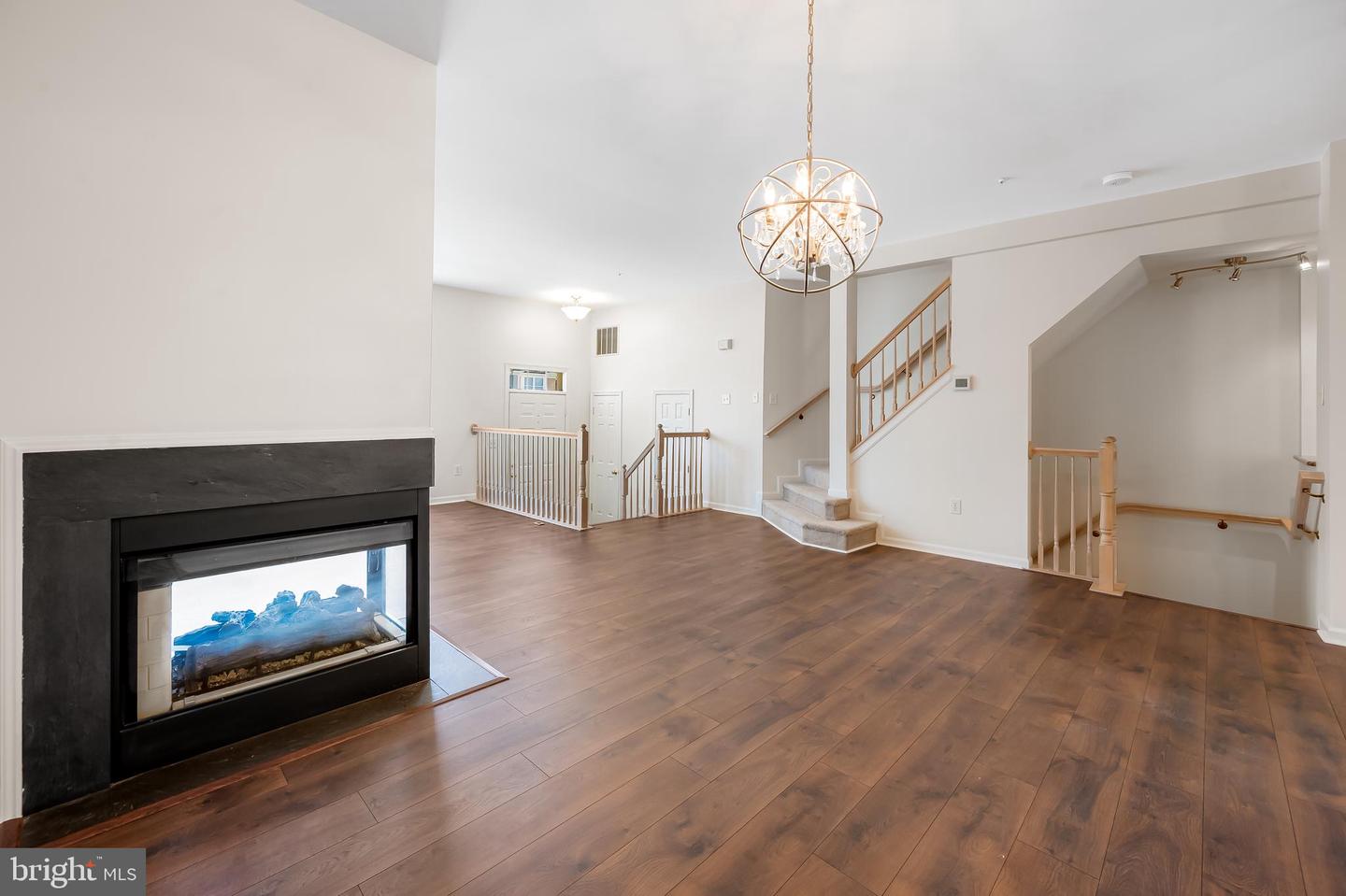 6 Ferns Ct