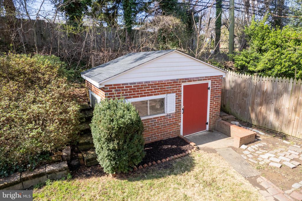 1305 Brixton Rd