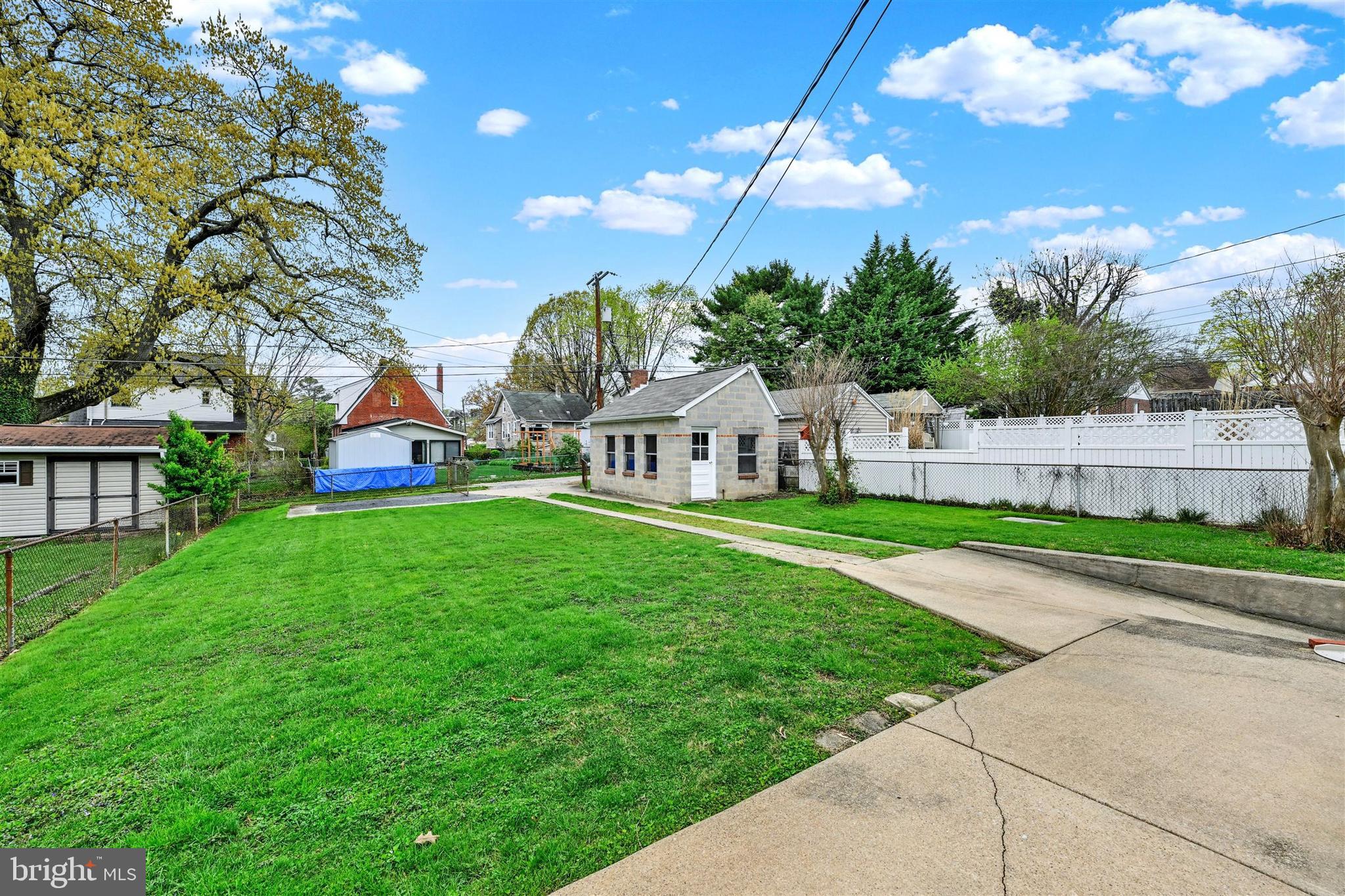 20 Leslie Ave