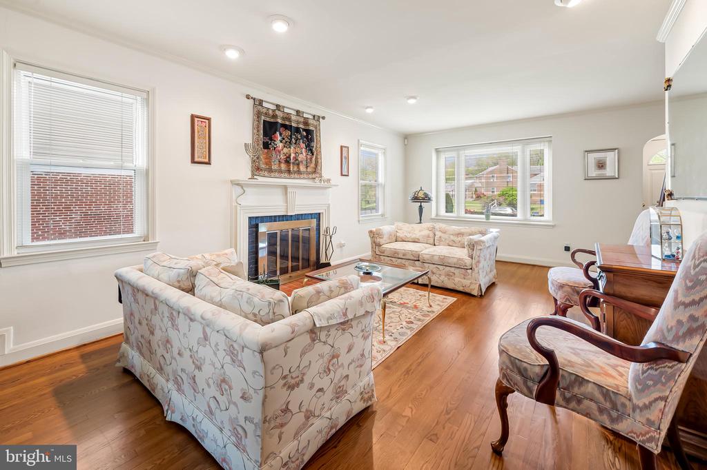 7521 Slade Ave
