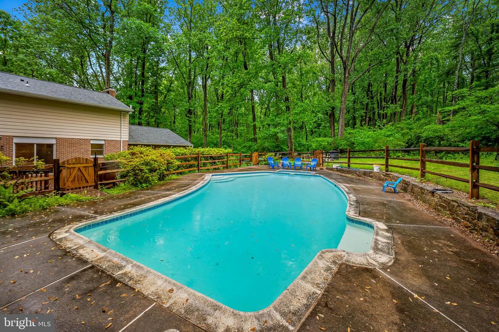 17 Pinewood Farm Ct