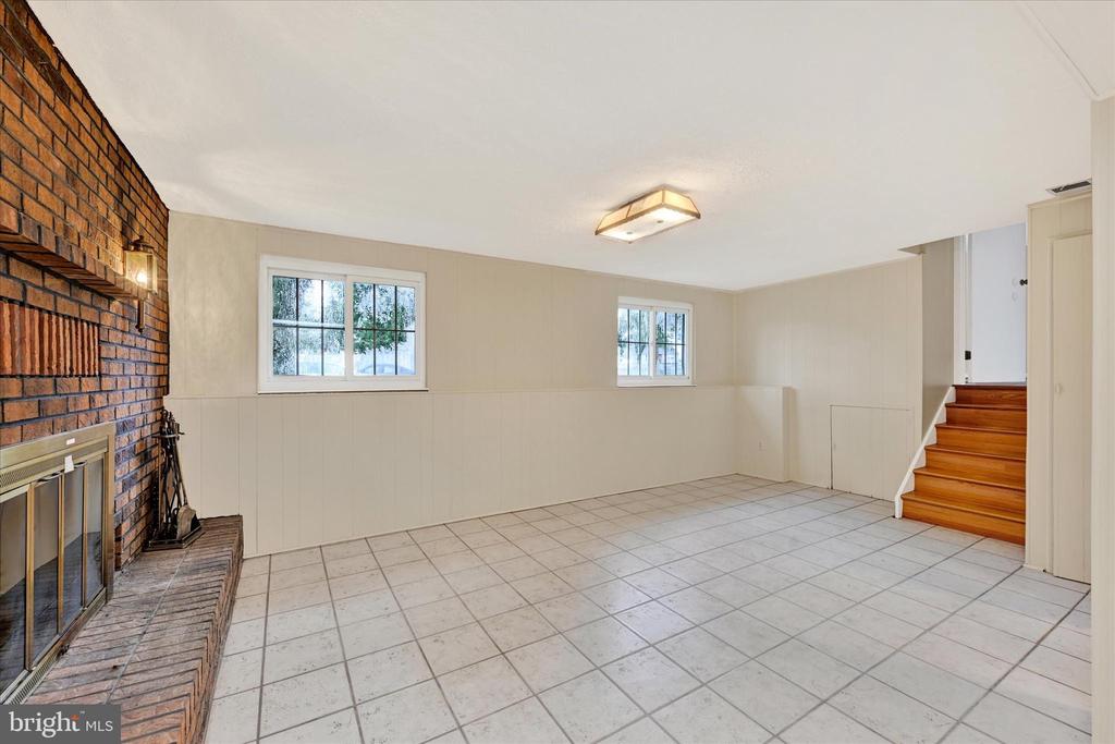 3 Ayr Ct