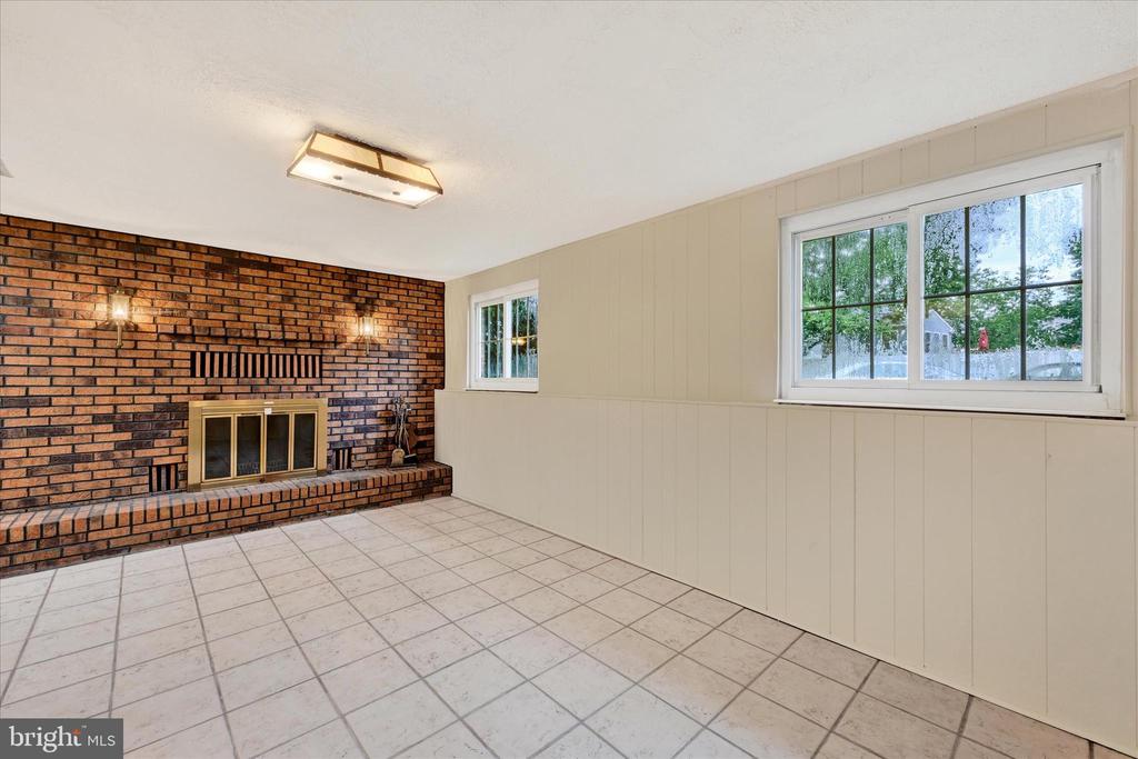 3 Ayr Ct