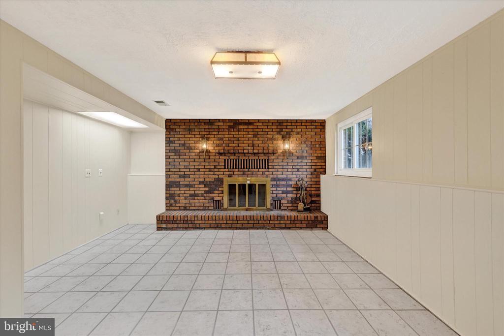 3 Ayr Ct