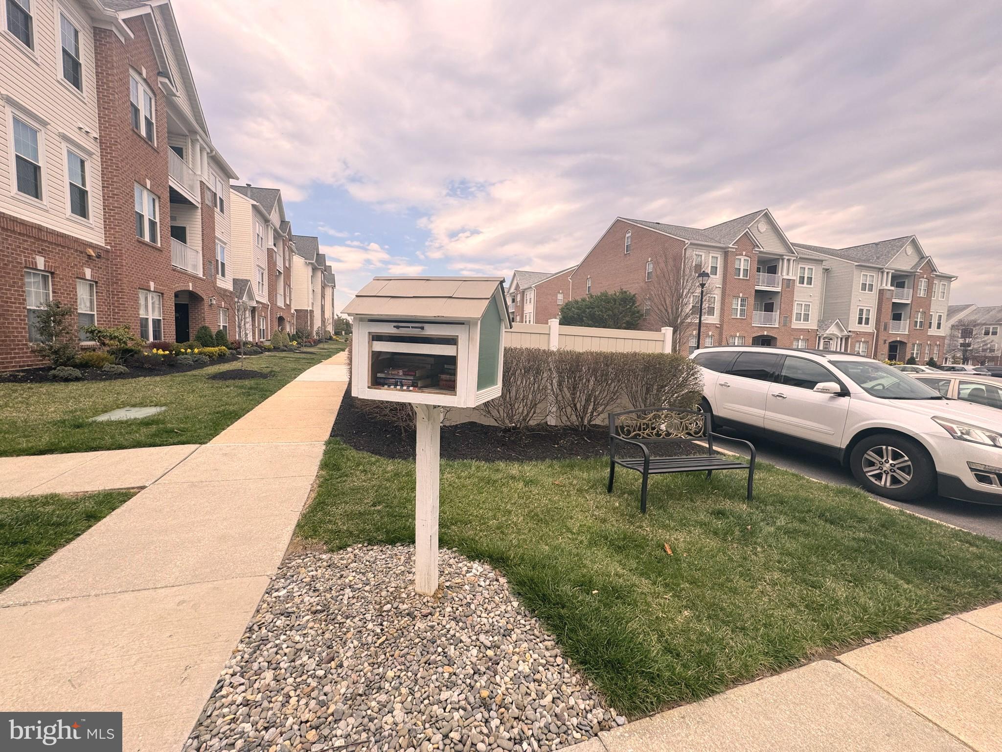 7-E Brook Farm Ct #7e