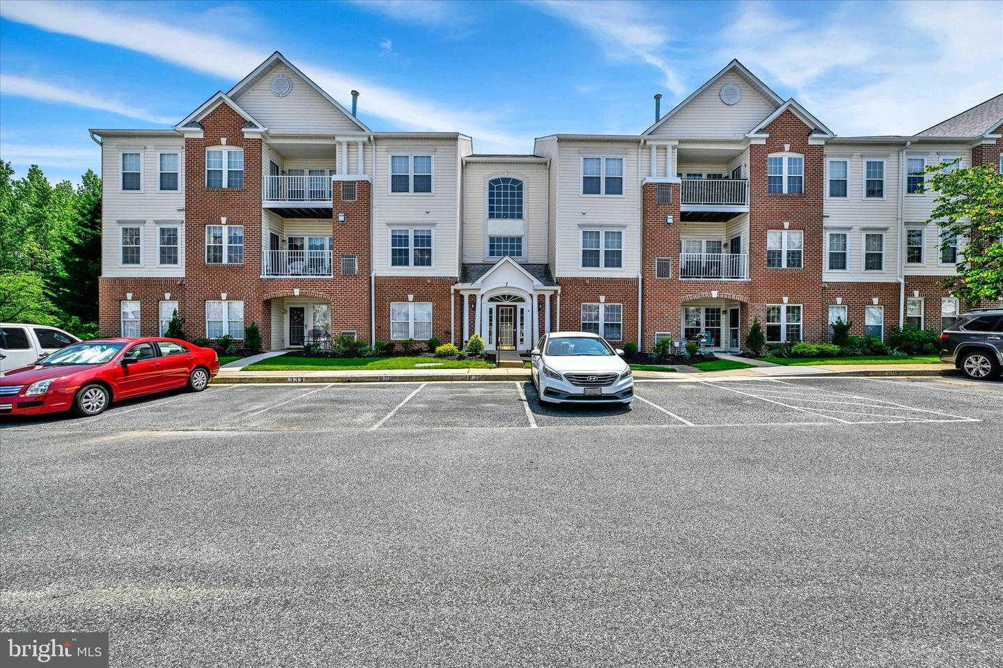 7-E Brook Farm Ct #7e