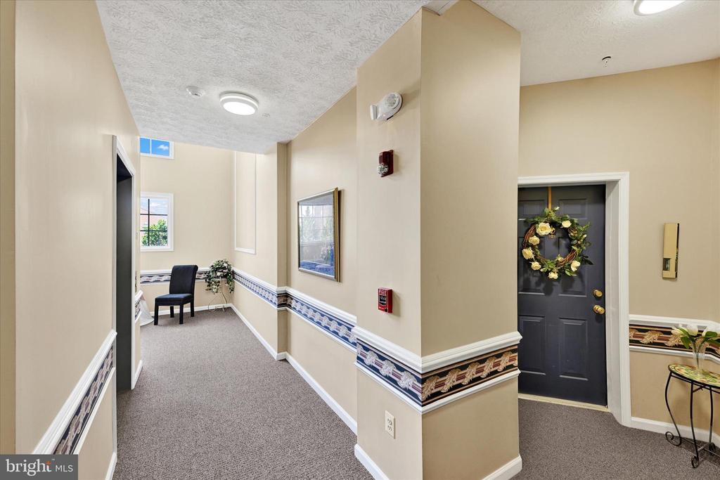 7-E Brook Farm Ct #7e