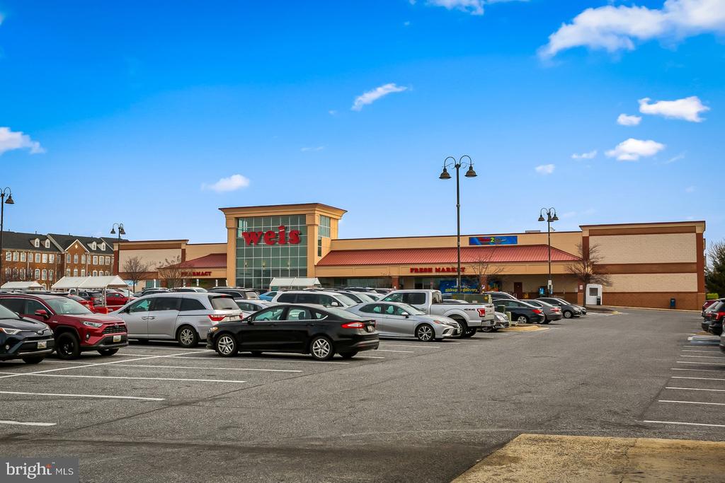 7-E Brook Farm Ct #7e