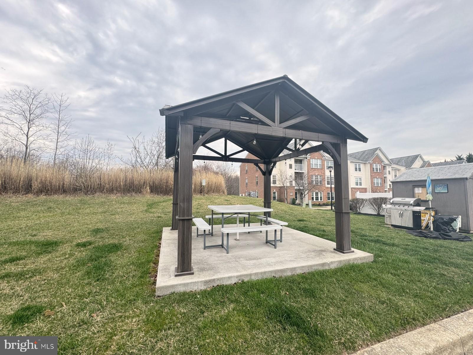 7-E Brook Farm Ct #7e