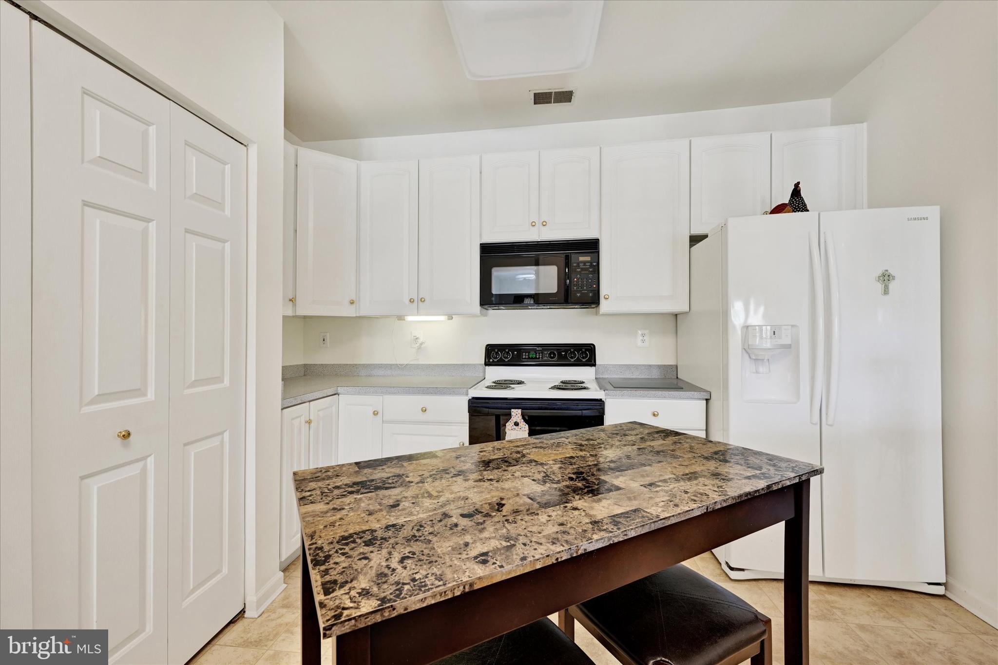 7-E Brook Farm Ct #7e