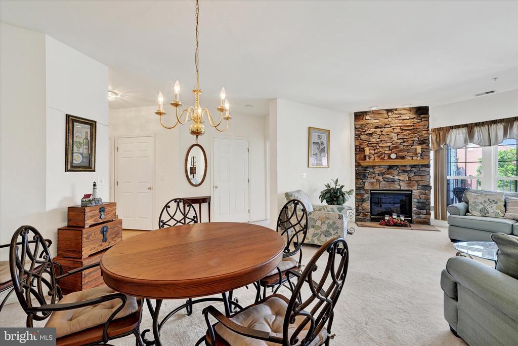 7-E Brook Farm Ct #7e