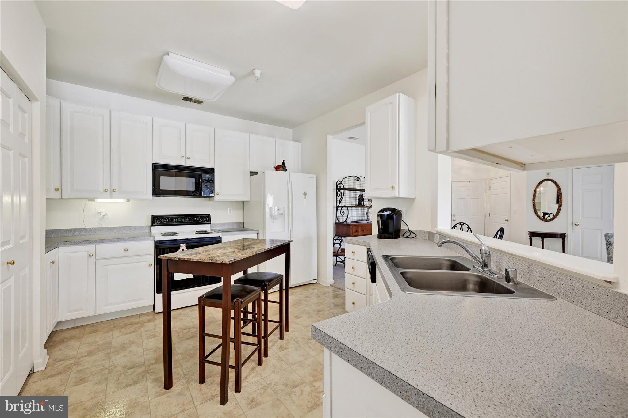 7-E Brook Farm Ct #7e