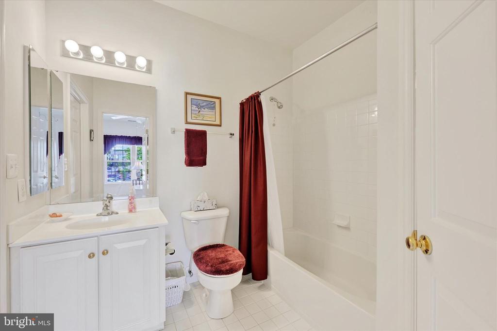 7-E Brook Farm Ct #7e