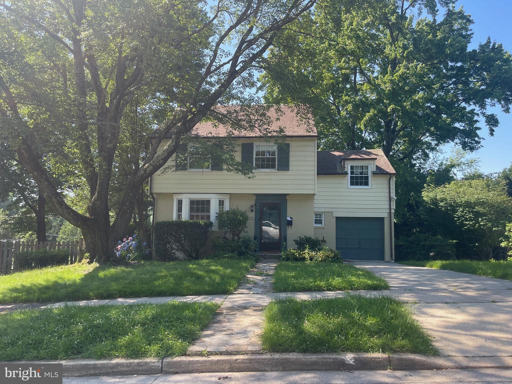 819 FAIRWAY DR