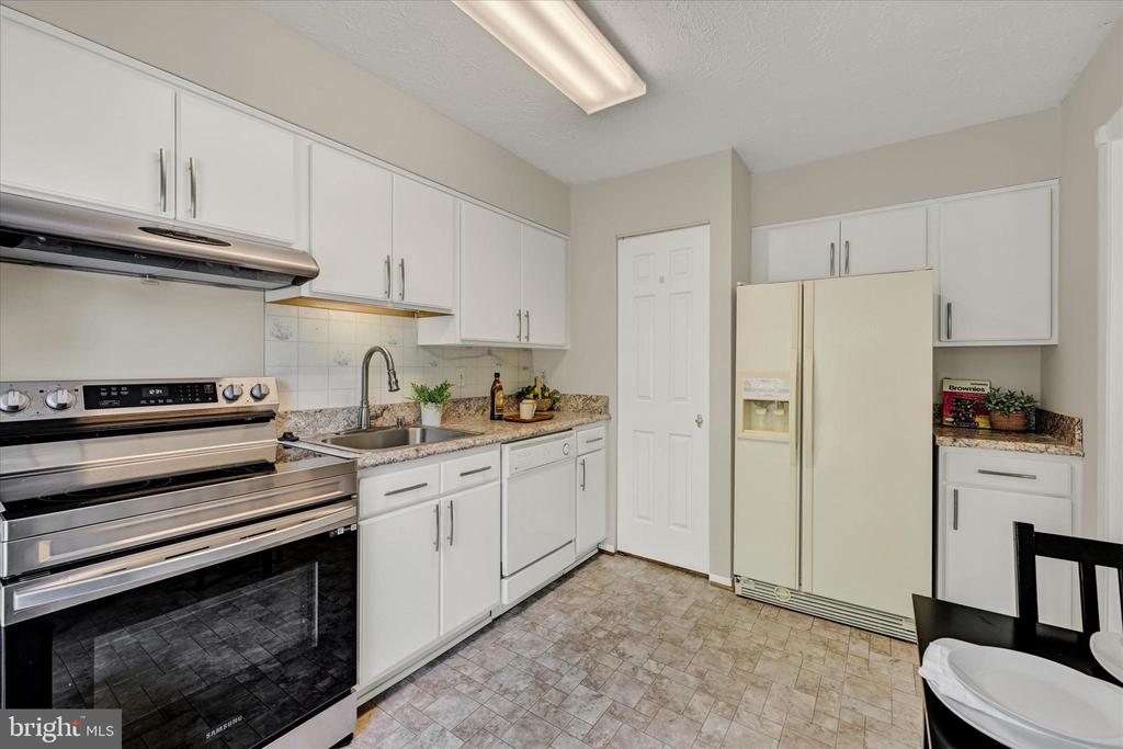38 Stoneway Pl