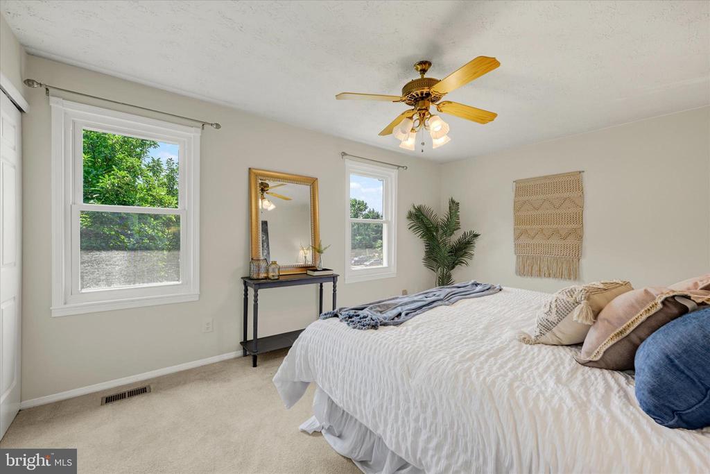 38 Stoneway Pl