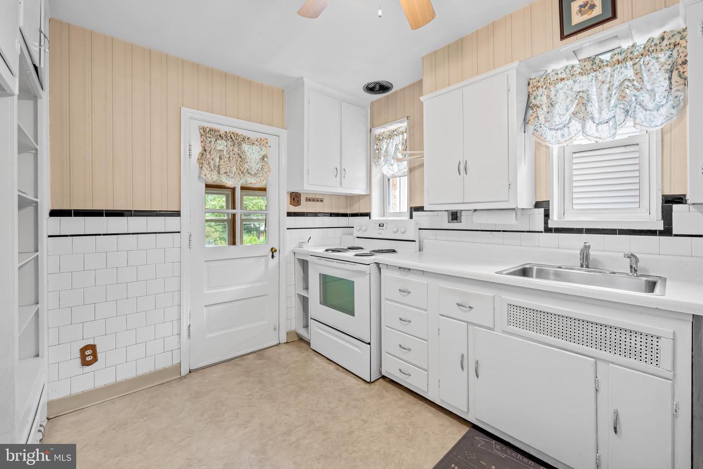 816 Ridgeleigh Rd