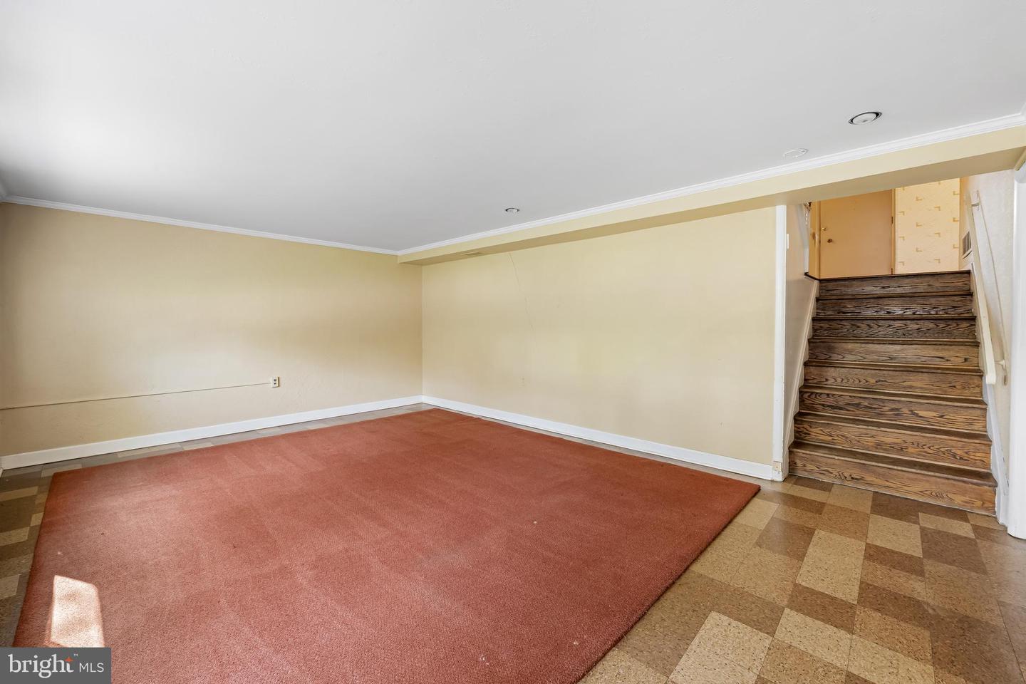 6711 Laurelwood Ave