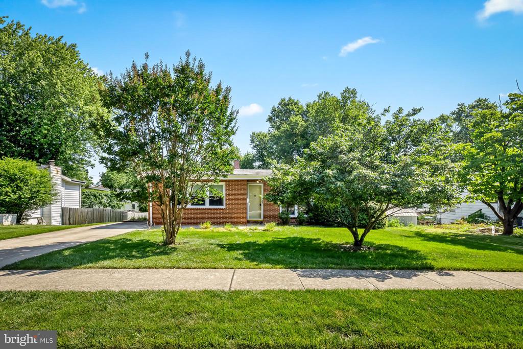 6711 Laurelwood Ave