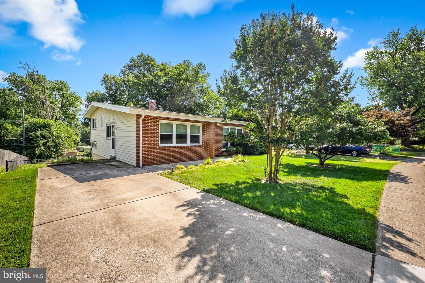 6711 Laurelwood Ave