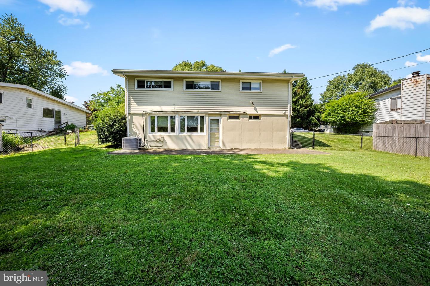 6711 Laurelwood Ave