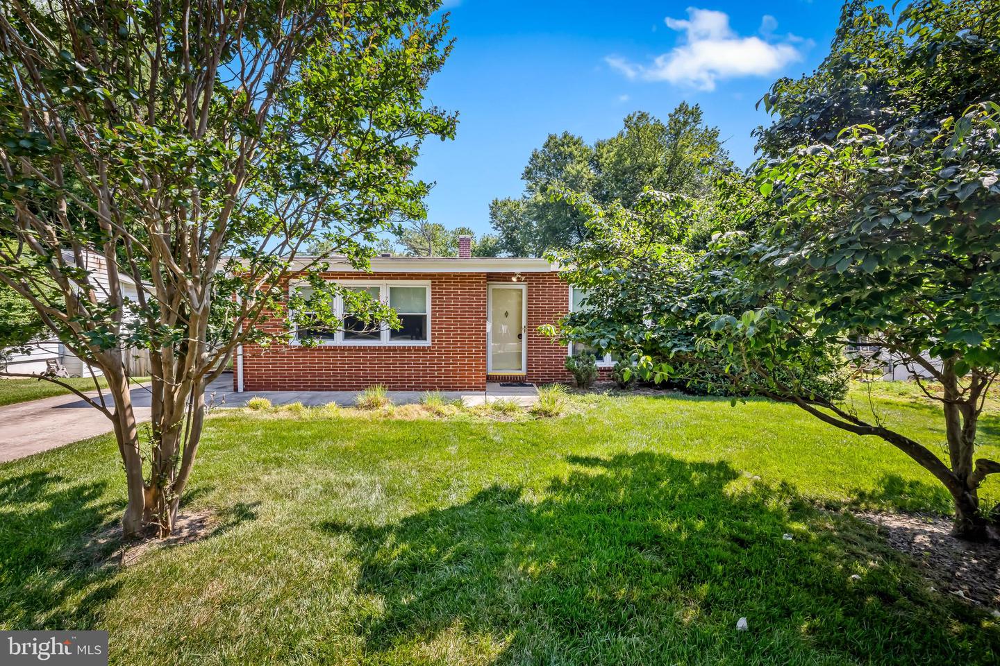 6711 Laurelwood Ave
