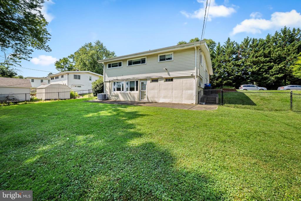 6711 Laurelwood Ave