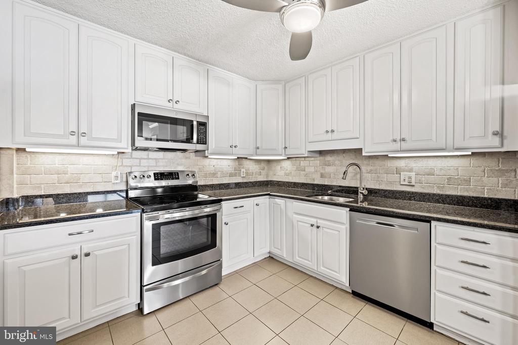 205 E JOPPA ROAD 1209