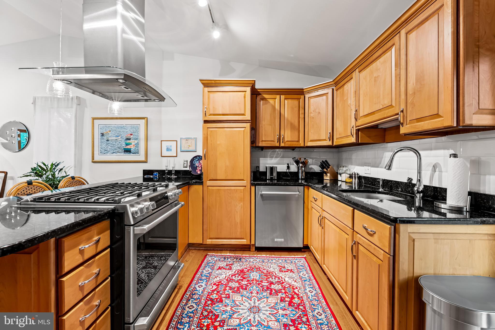 607 W CHESAPEAKE AVENUE