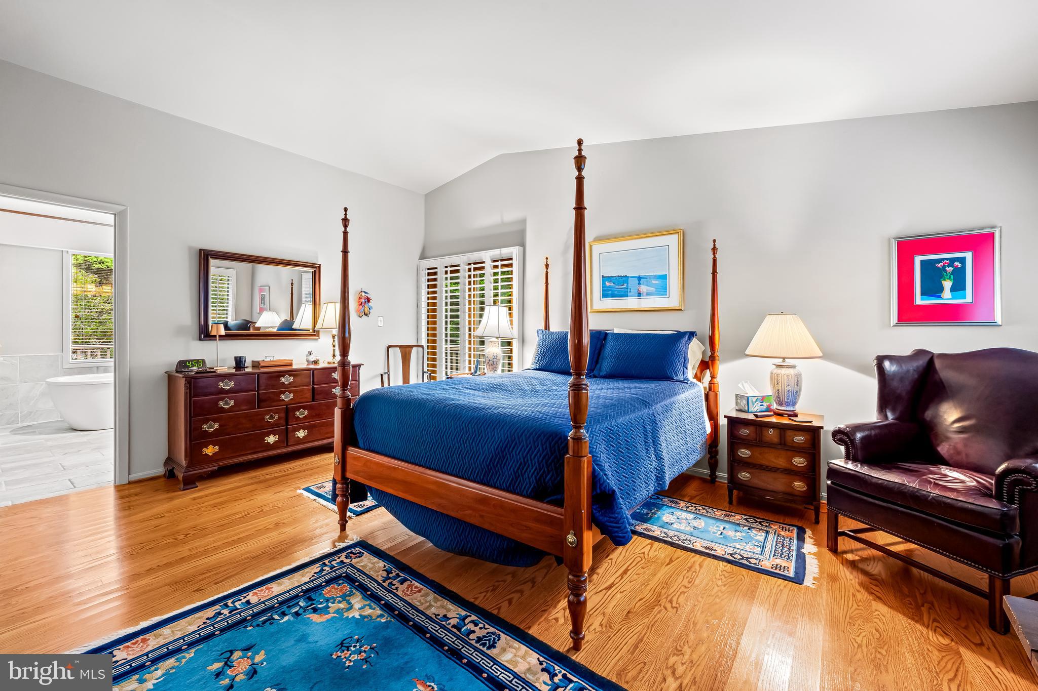 607 W CHESAPEAKE AVENUE