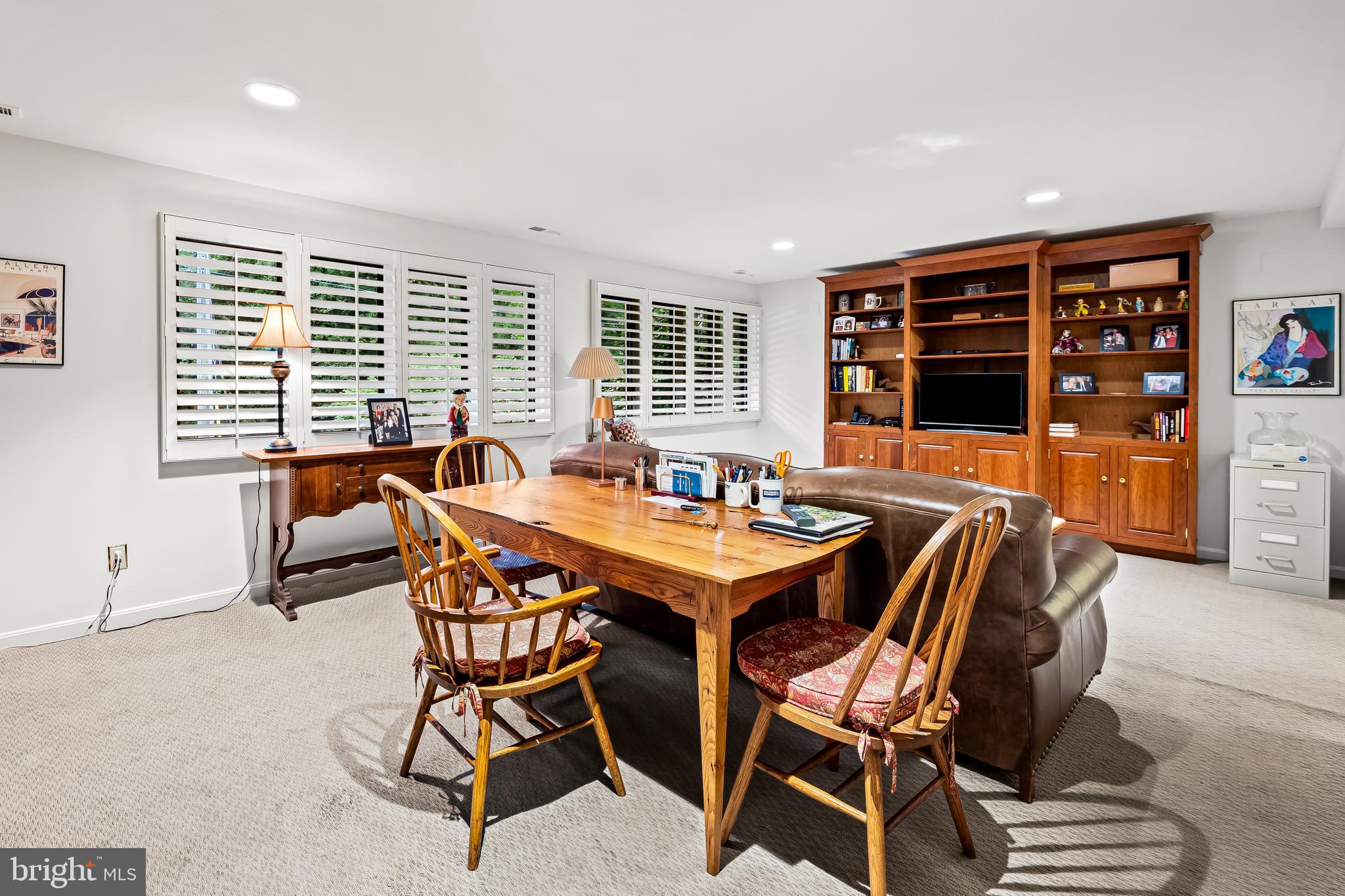 607 W CHESAPEAKE AVENUE