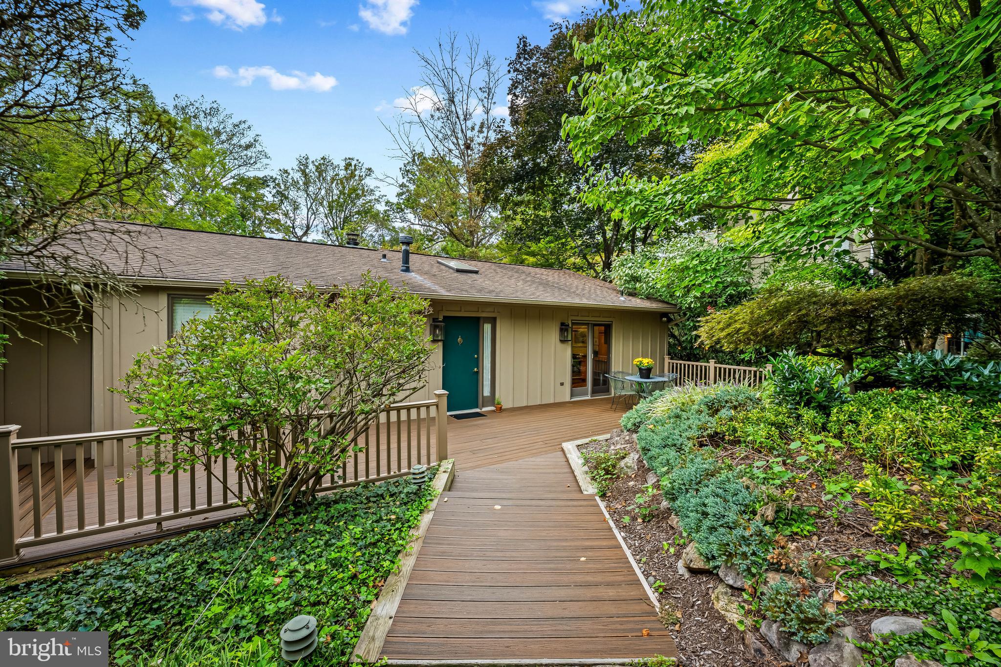 607 W CHESAPEAKE AVENUE