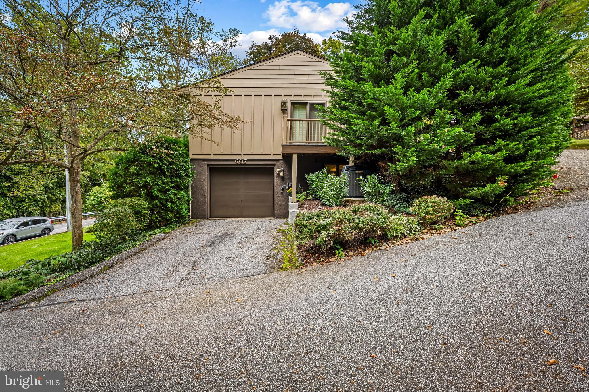 607 W CHESAPEAKE AVENUE