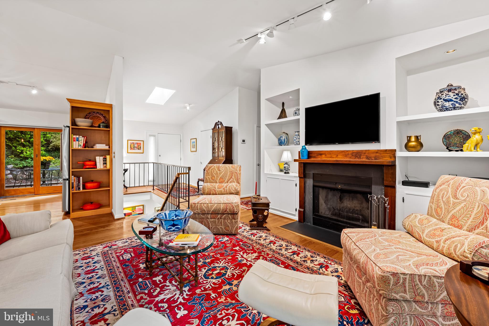 607 W CHESAPEAKE AVENUE