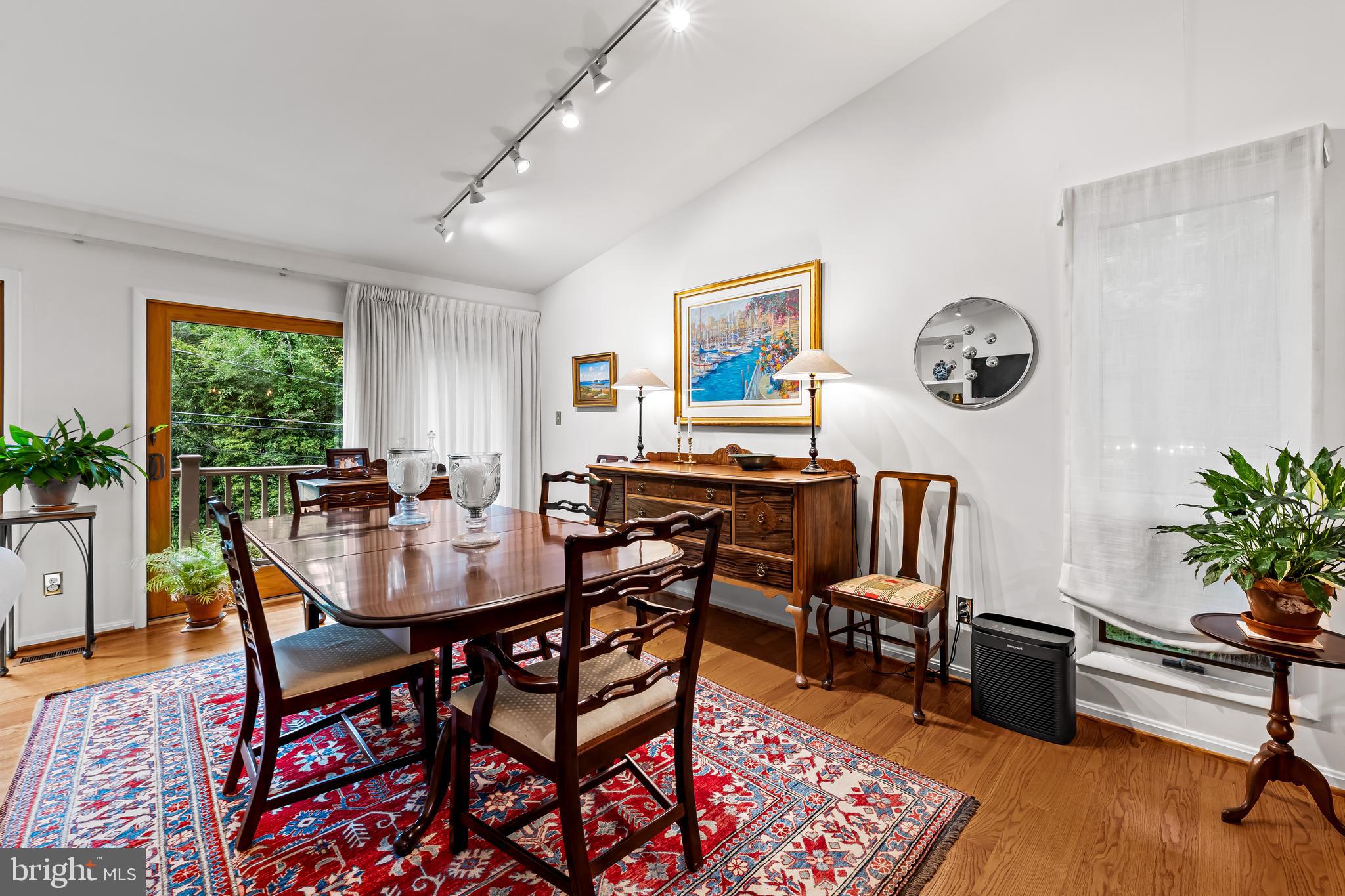 607 W CHESAPEAKE AVENUE