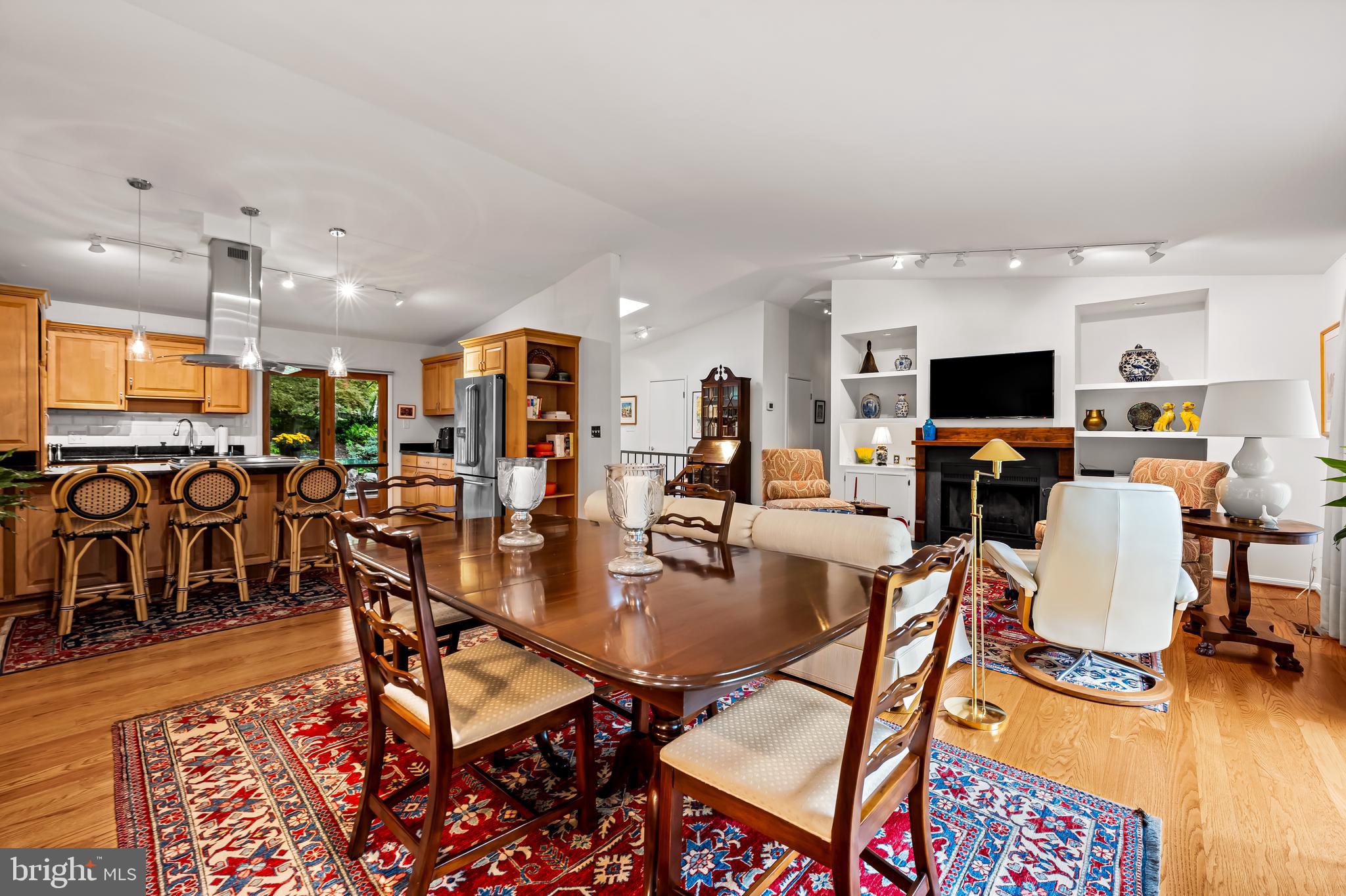 607 W CHESAPEAKE AVENUE