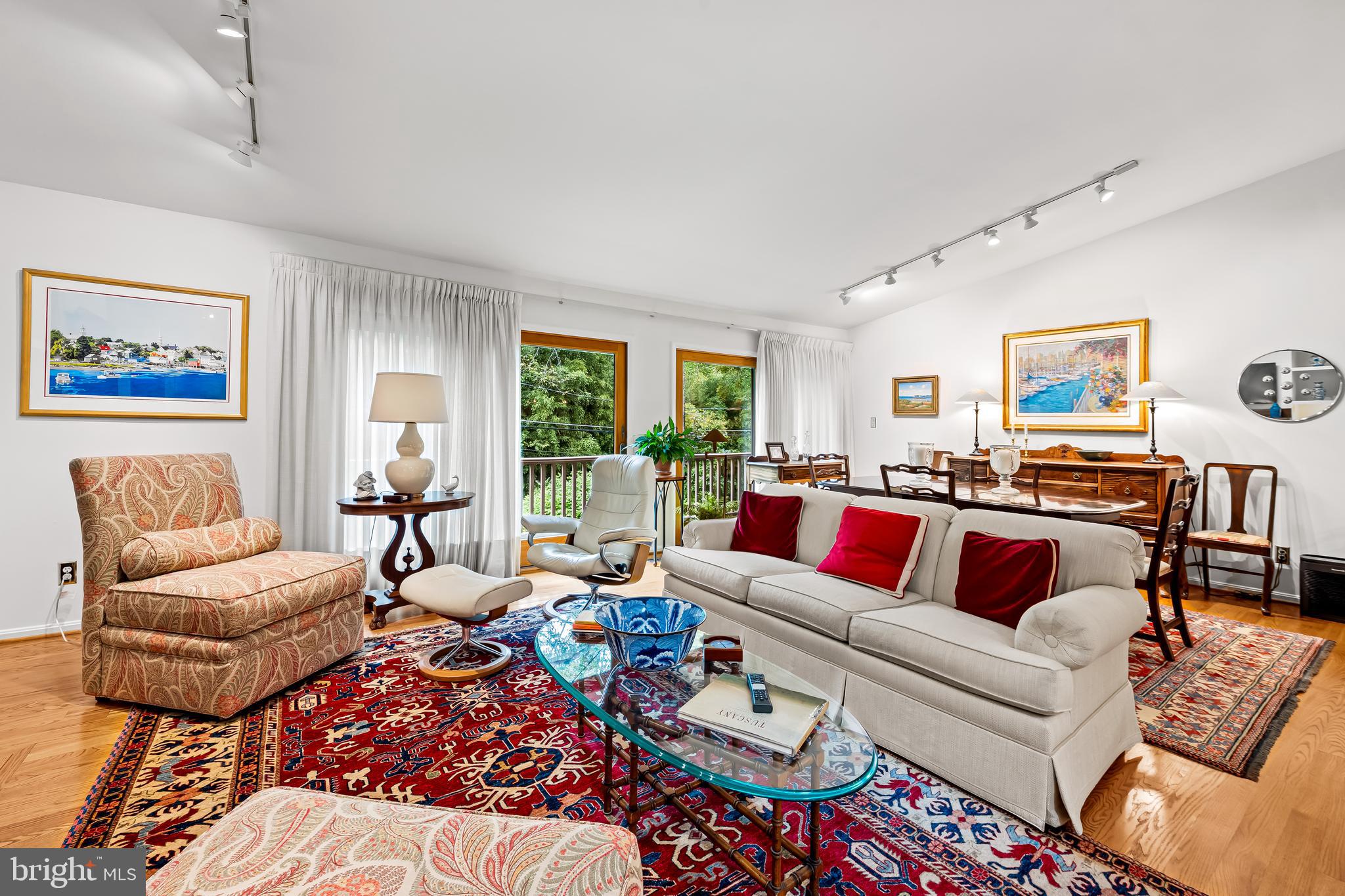 607 W CHESAPEAKE AVENUE