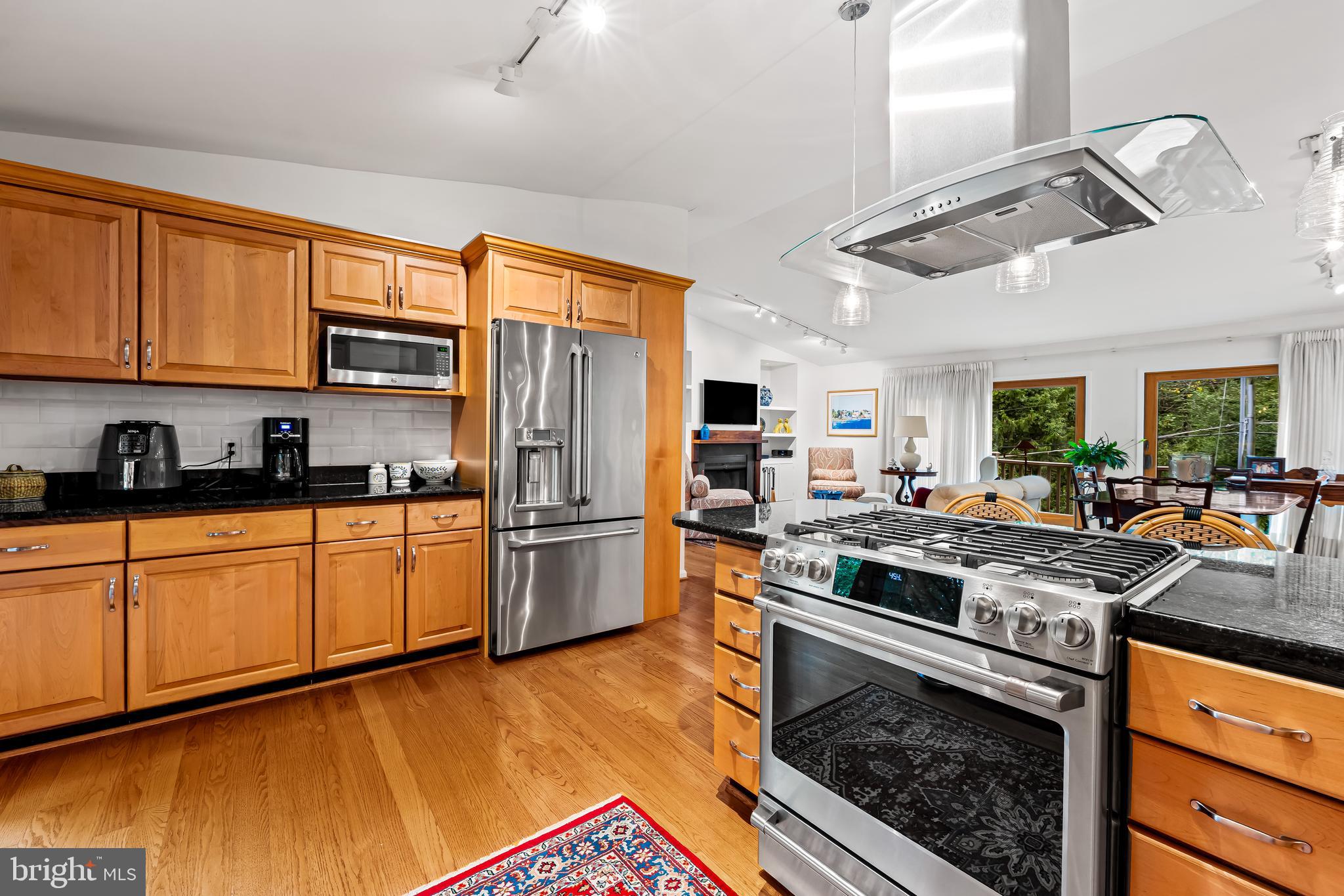 607 W CHESAPEAKE AVENUE